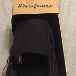 dearfoams Shoes - New Dearfoam men’s slippers. Black. Loader style. dearfoams Shoes - New Dearfoam men’s slippers. Black. Loader style.